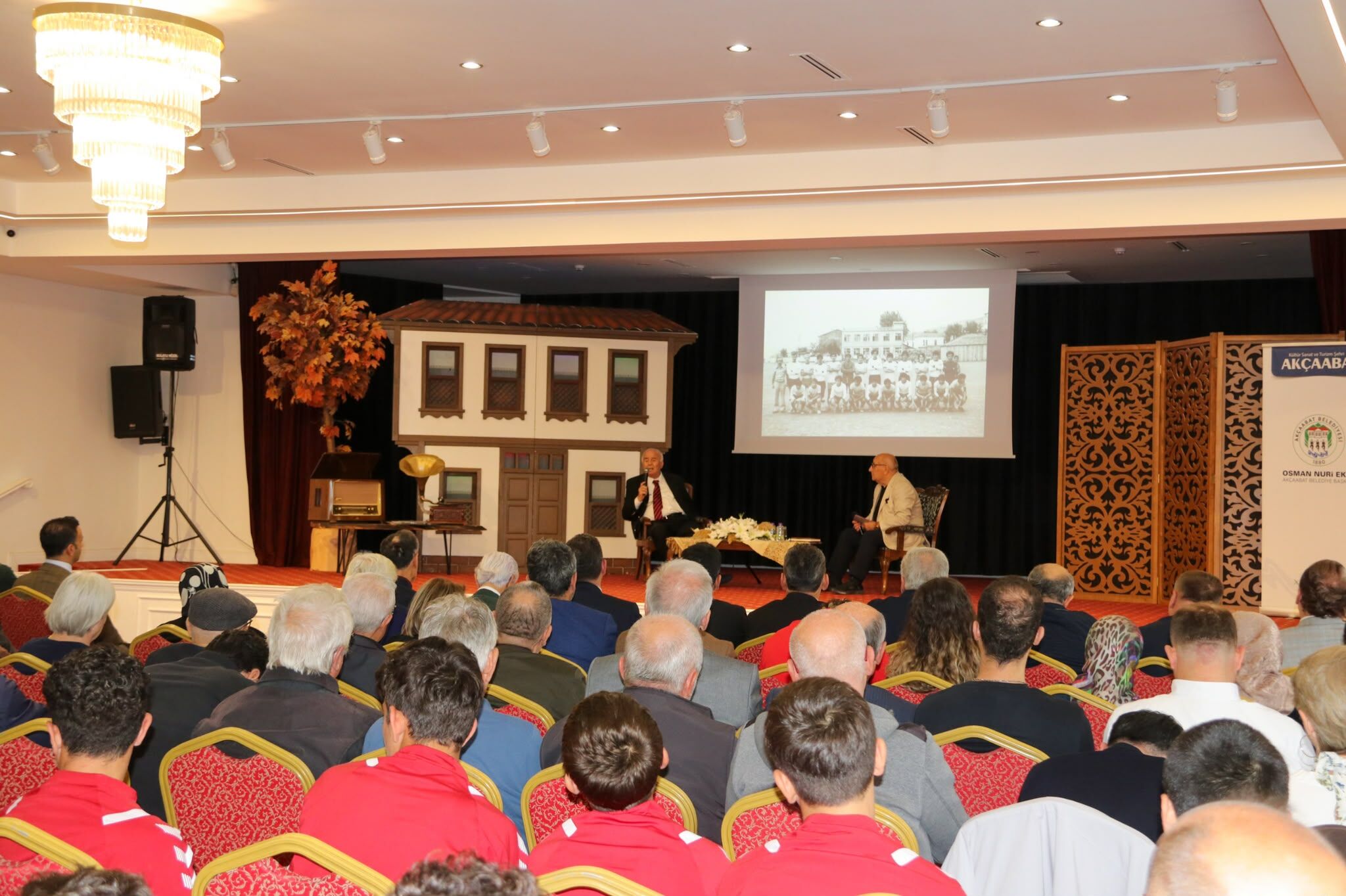BİR ÖMÜR, BİR AKÇAABAT SÖYLEŞİSİ AKÇAABAT’IN HAFIZASINI GELECEĞE TAŞIDI