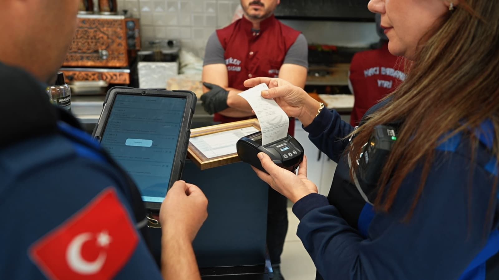 ORTAHİSAR’DA DİJİTAL DÖNÜŞÜM SÜRÜYOR: ZABITA İŞLEMLERİNDE TABLET DÖNEMİ BAŞLADI