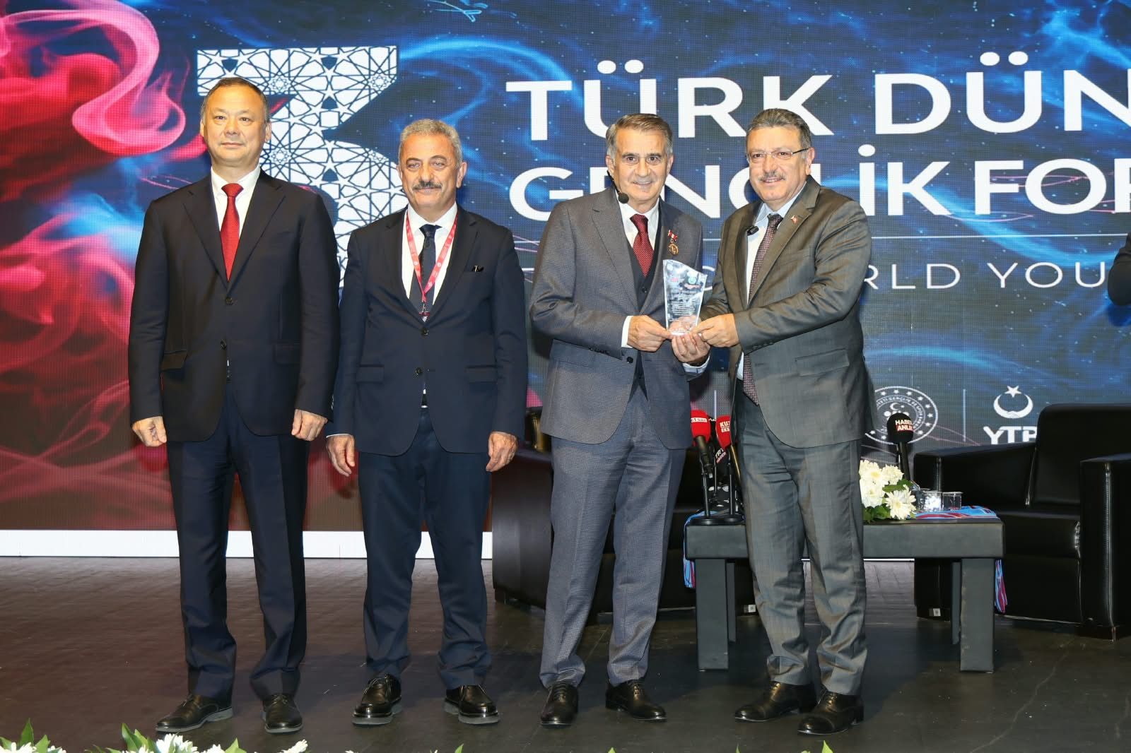 TÜRK DÜNYASI'NIN GENÇLERİ TRABZON’DA BULUŞTU
