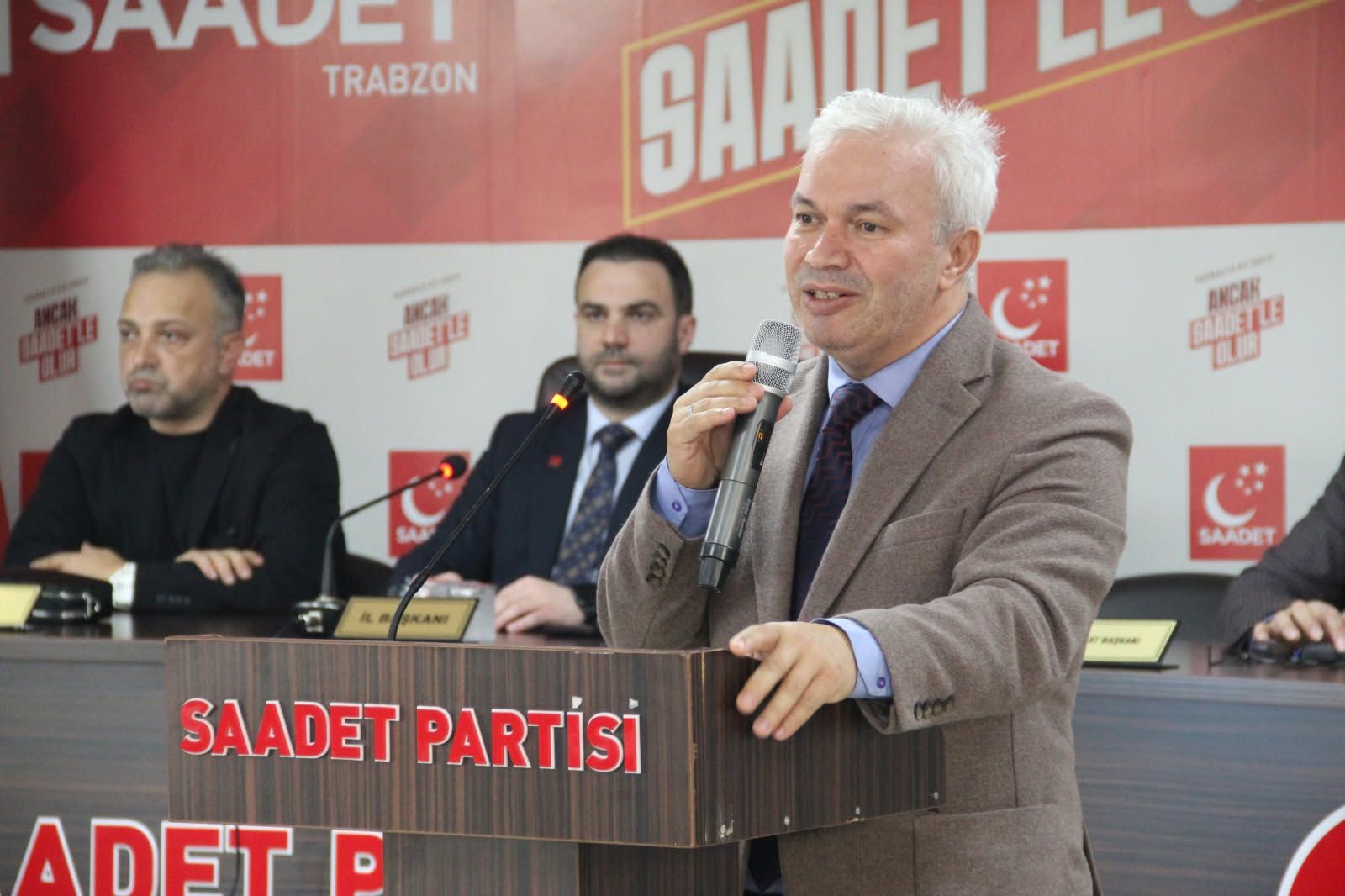 KURDAŞ: "SAADET’İN OLMADIĞI HER ALANDA KARANLIK VE ÇÖKÜNTÜ VAR"