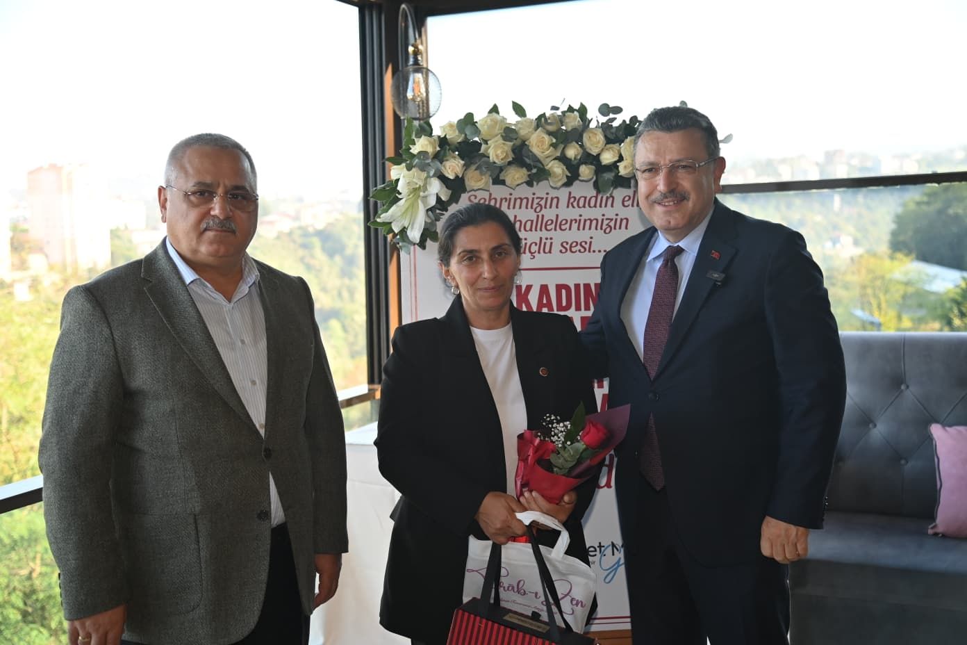 BAŞKAN GENÇ, KADIN MUHTARLARLA BİR ARAYA GELDİ